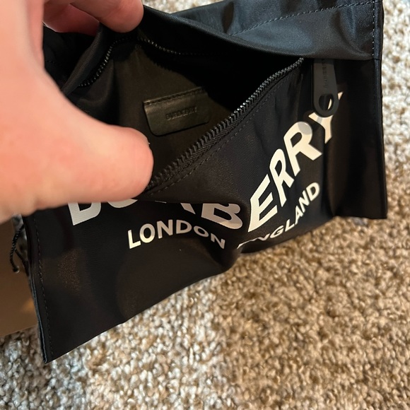 Burberry Pouchette - Picture 4 of 5